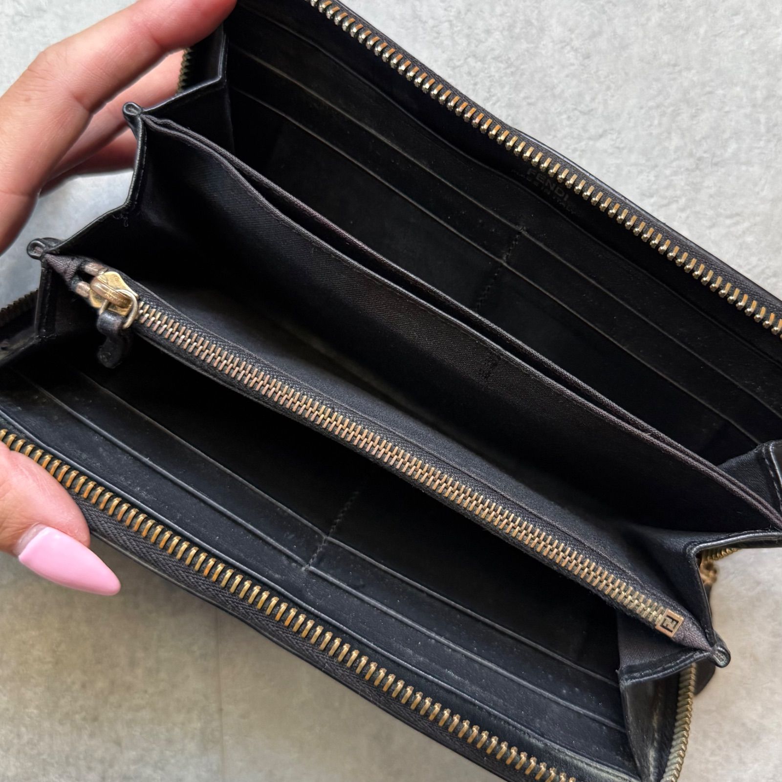 FENDI フェンディ バグズアイ モンスター レザー ラウンドファスナー長