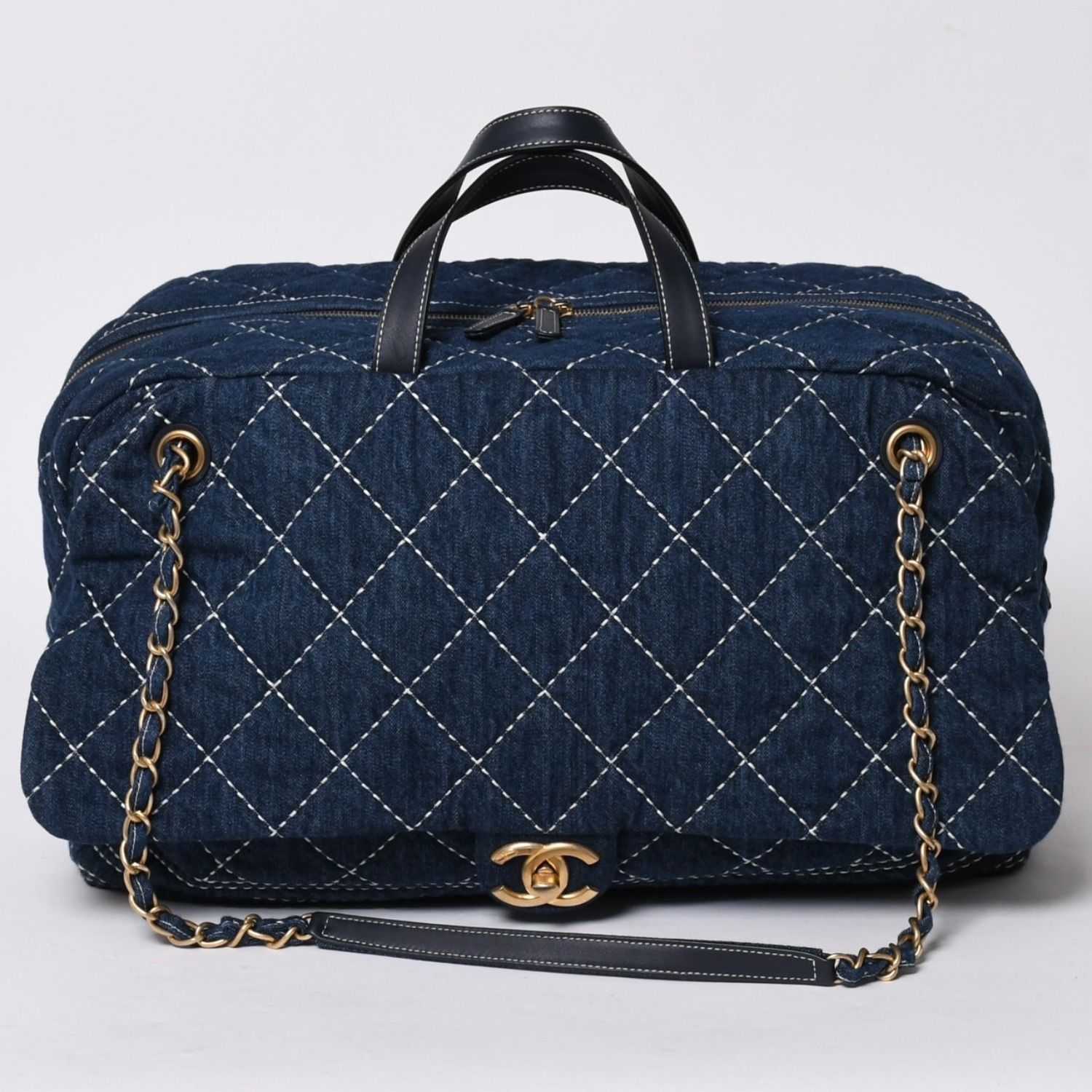 極美品 CHANEL シャネル ボストンバッグ ショルダーバッグ ワイルドステッチ 28番台 ココマーク Large Bowling Bag デニム レザー ゴールド金具 中古 4a005955