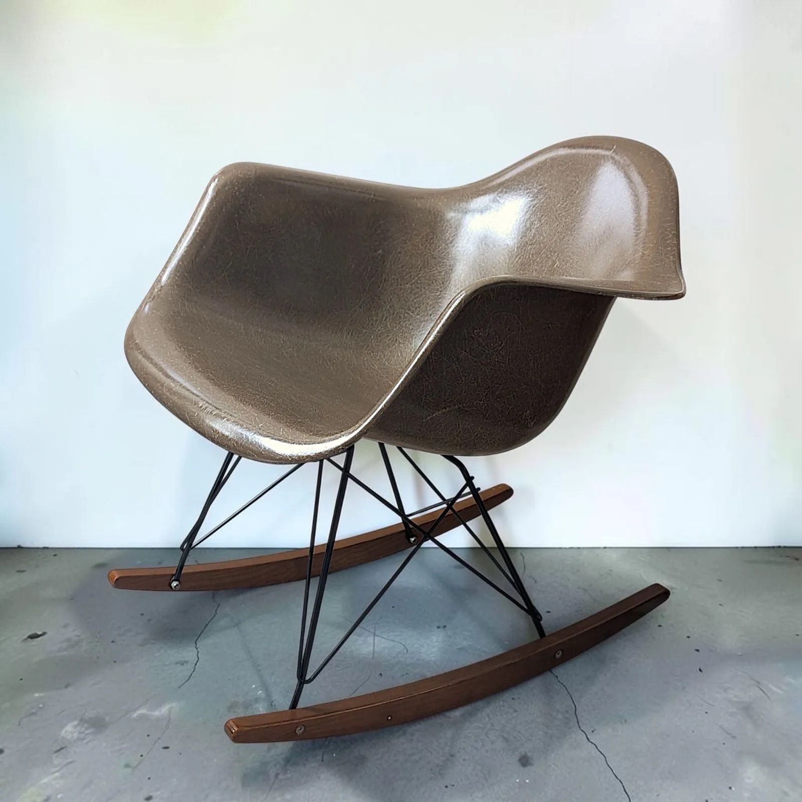 【ヴィンテージ】Herman Miller /ハーマンミラー/ arm shellchair /イームズアームシェルチェア/ SB - Seal Brown /rocker base/ロッカーベース