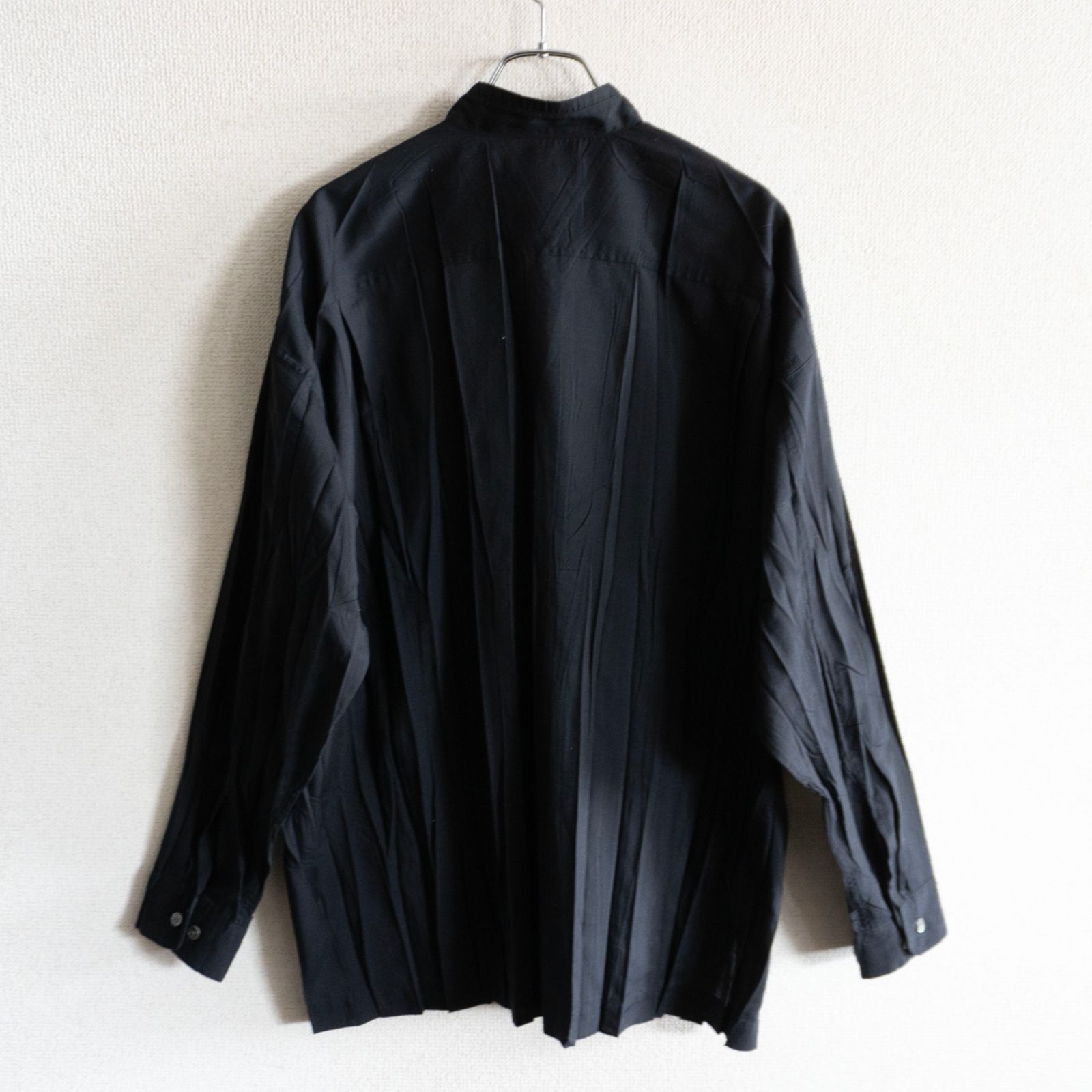 美品✨ISSEY MIYAKE プリーツ　ブラック　シャツ　光沢感 美品】ISSEY MIYAKE MEN【プリーツ加工 シャツ】 2 ブラック イッセイ
