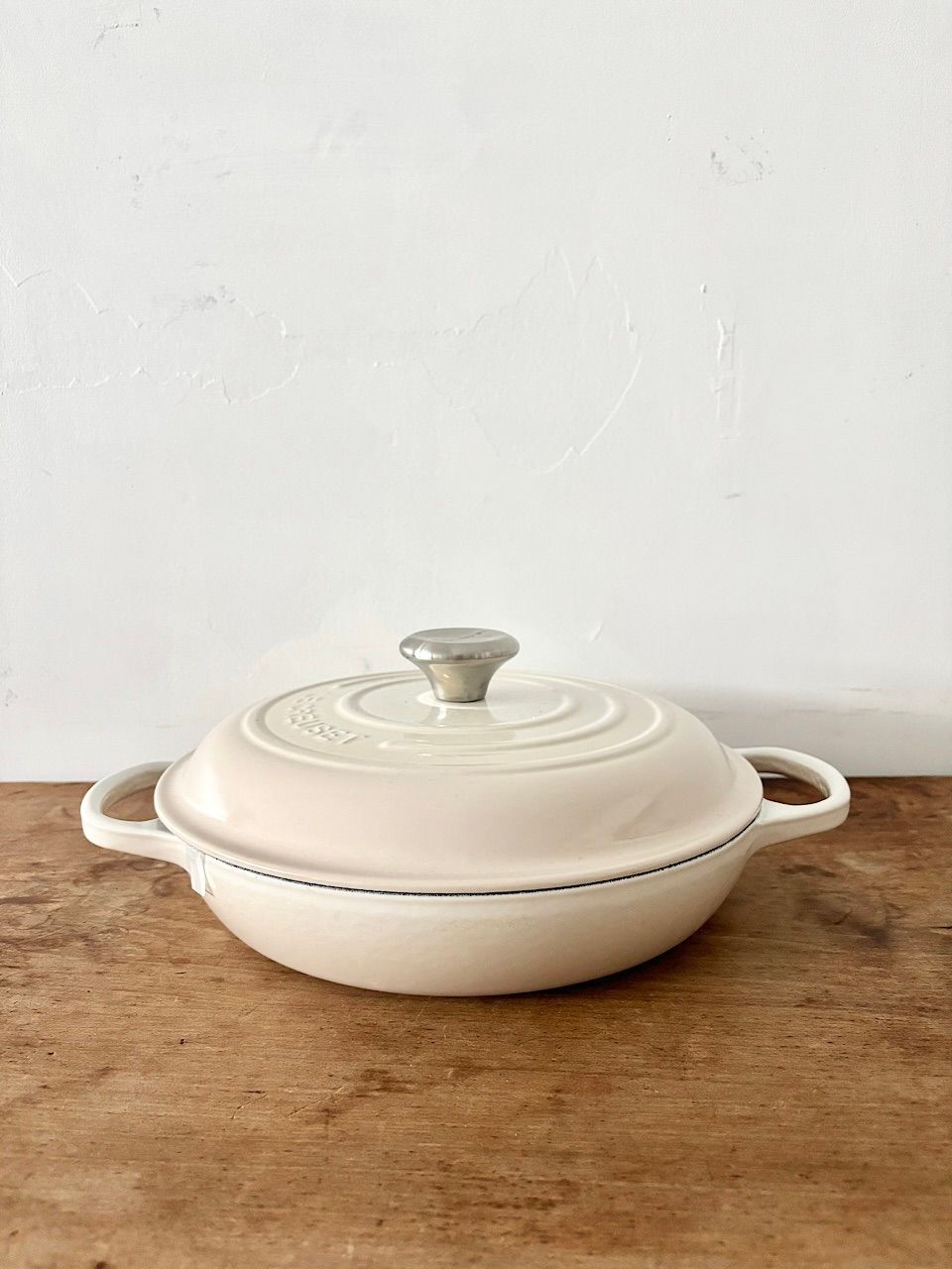 【美品】LE CREUSET　 ビュッフェキャセロール 26cm　つまみシルバー　オフホワイト　 12,354円