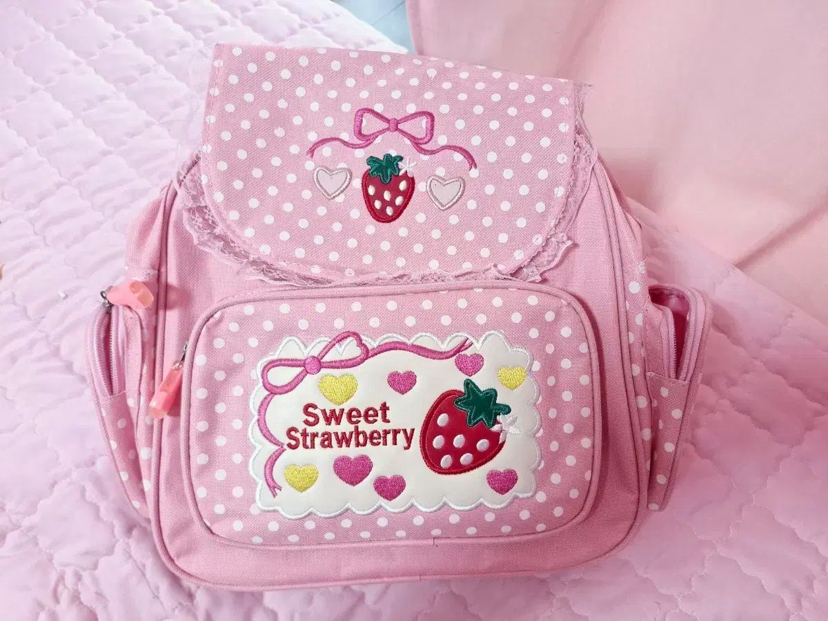 キュートコアいちごバッグ 7,125円