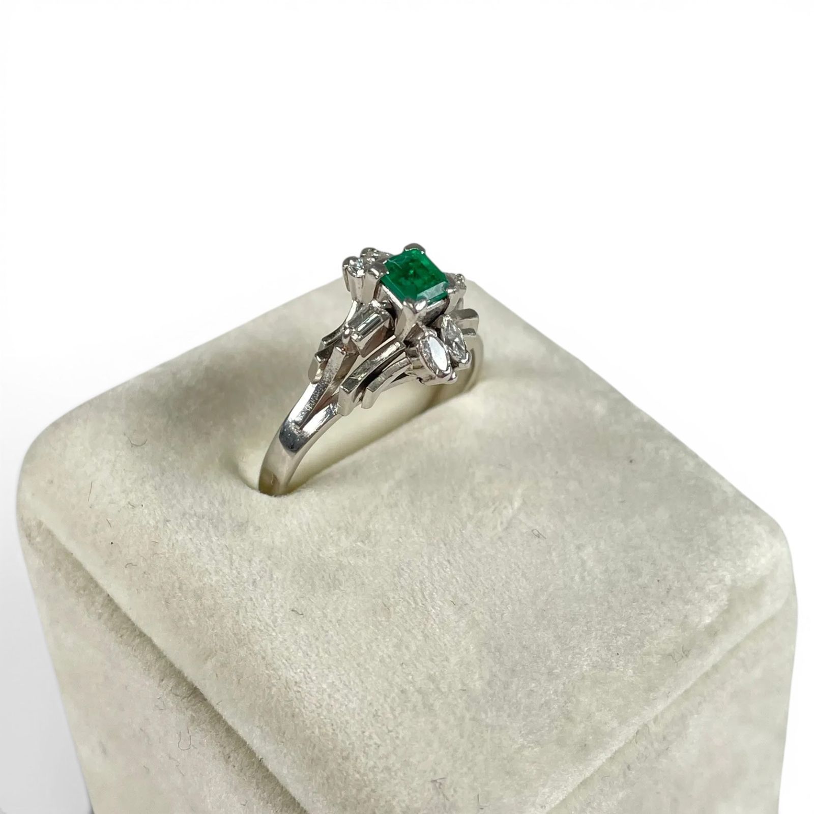 Pt850 十字デザインエメラルドリング エメラルド0.35ct ダイヤ0.23ct 約17号 総重量約5g 46,200円