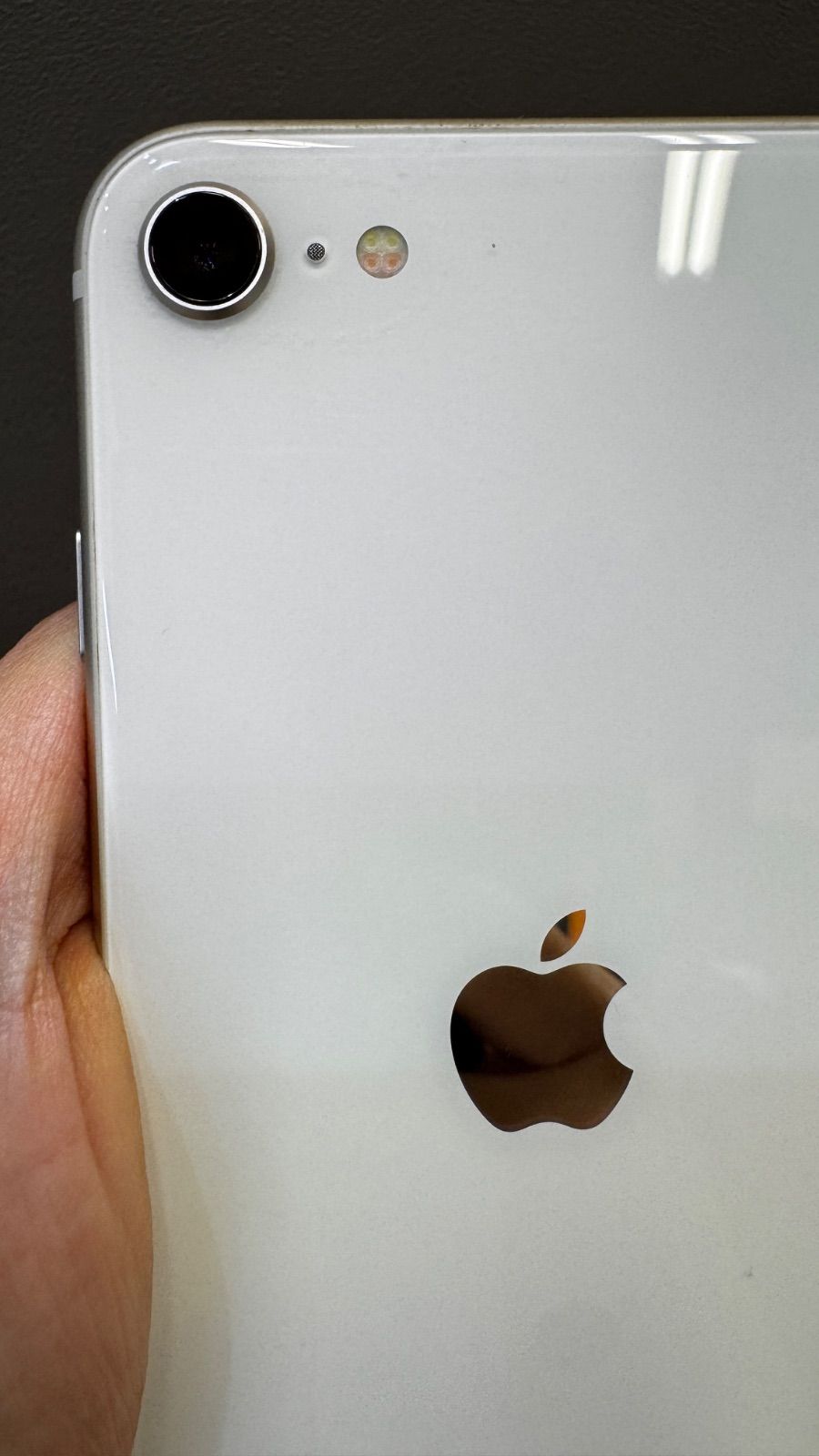美品】iPhone SE 第3世代 64GB スターライト SIMフリー A2782 箱付き