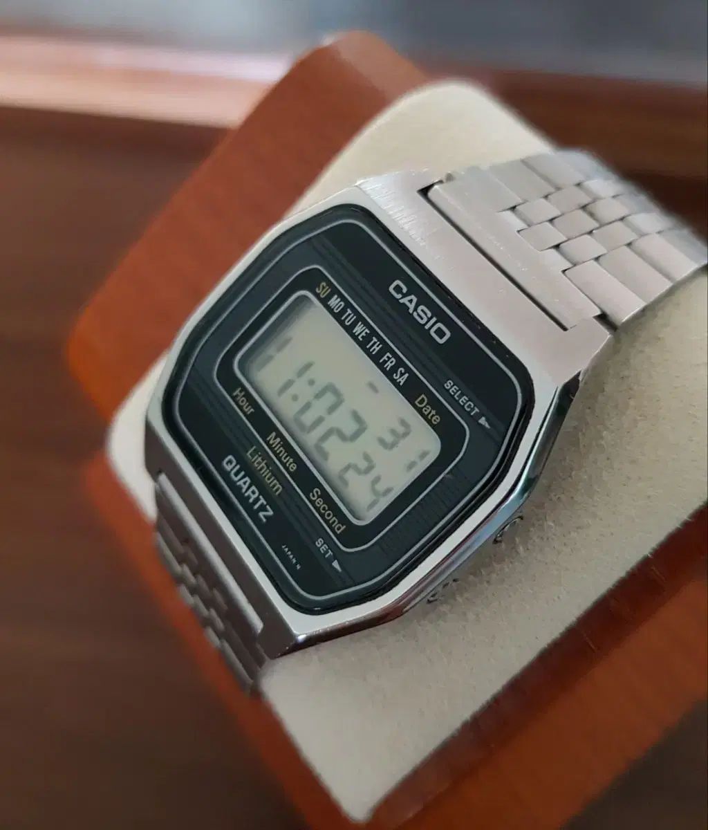 1980年代初頭のヴィンテージ CASIO カシオ 155 B815