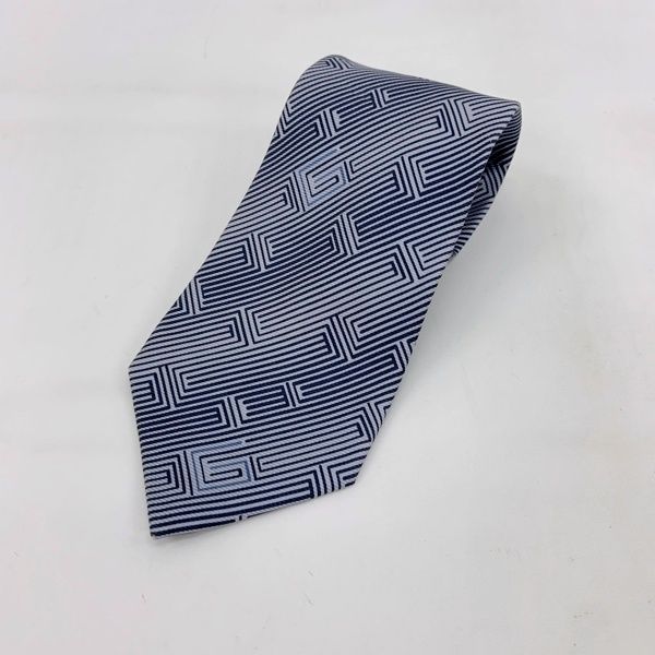 GUCCI 幾何学模様 ネクタイ 新品未使用 GUCCI グッチ ネクタイ シルク 幾何学的模様 モノグラムパターン 美品