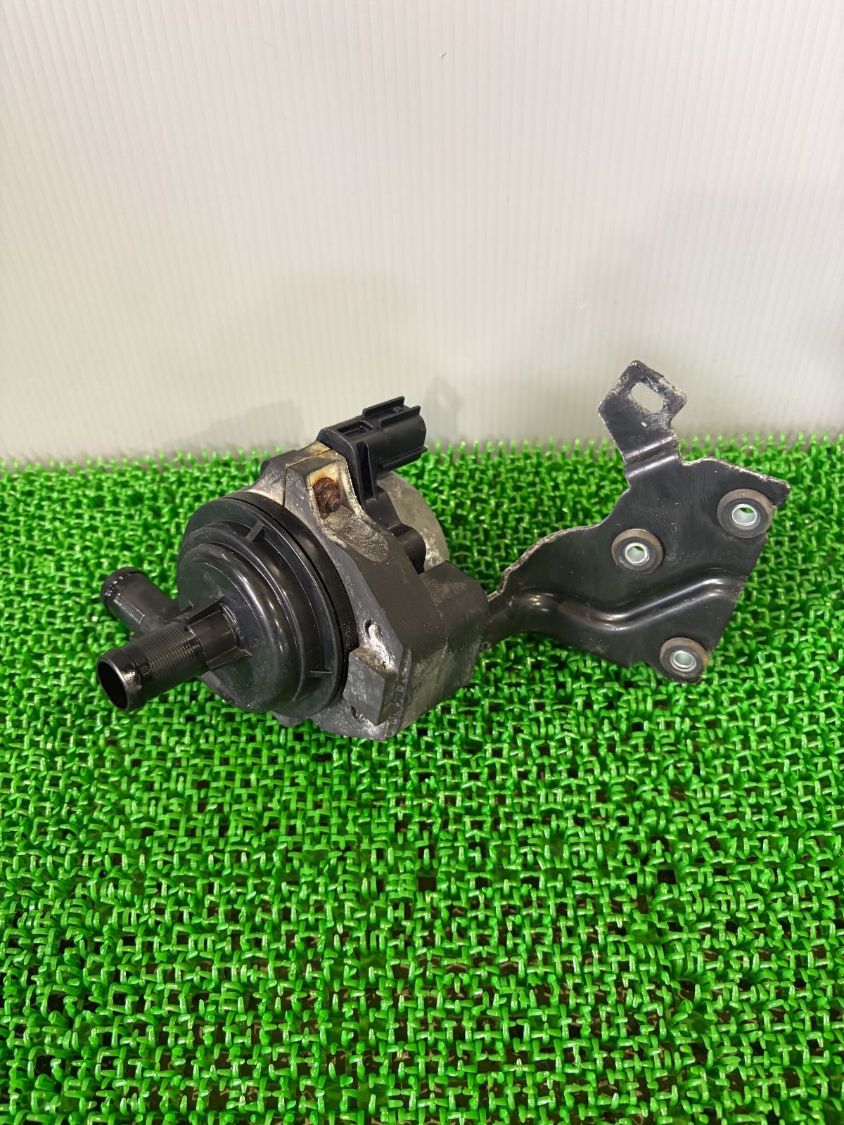 日産純正 キックス P15 ウォーターポンプ 21580-5RY0A インバーター用 380178