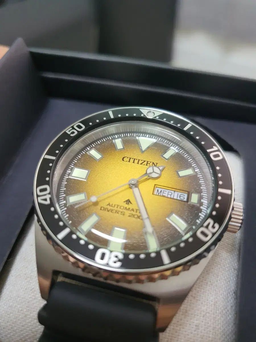シチズン プロマスター マリン オートマチック 41mm ステンレスチール イエロー ブラック