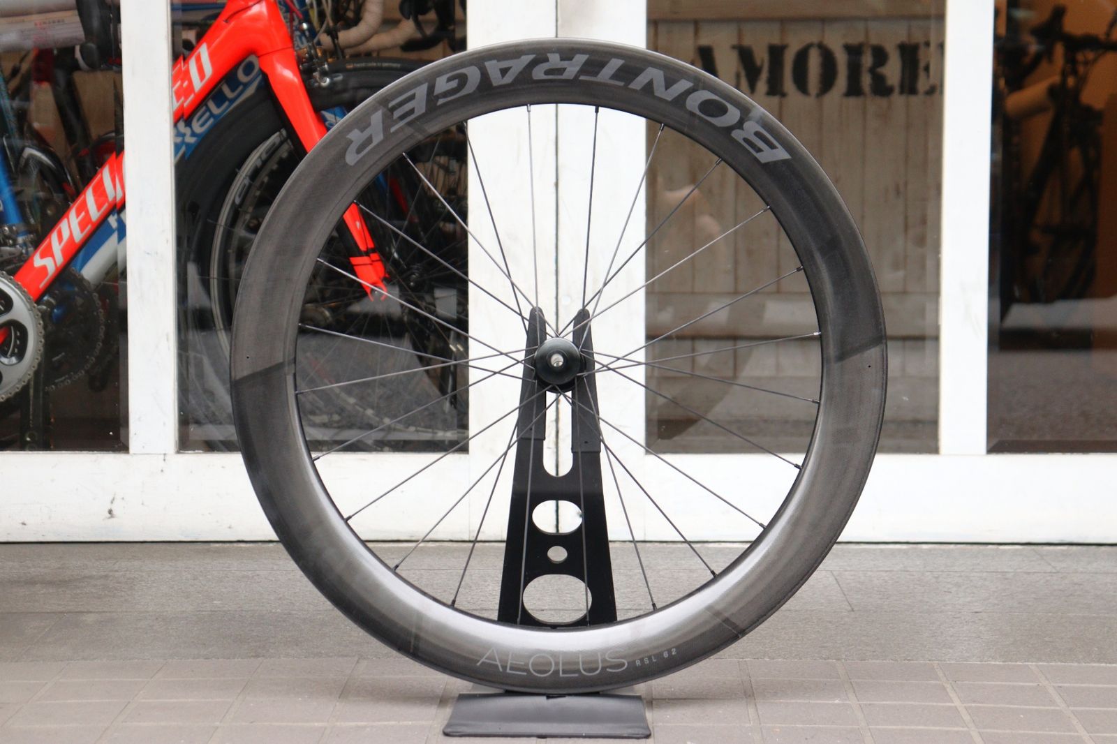 ボントレガー BONTRAGER アイオロス ディスク AEOLUS RSL DISC 62 カーボン チューブレスレディ フロント ホイール 【横浜店】 45,360円
