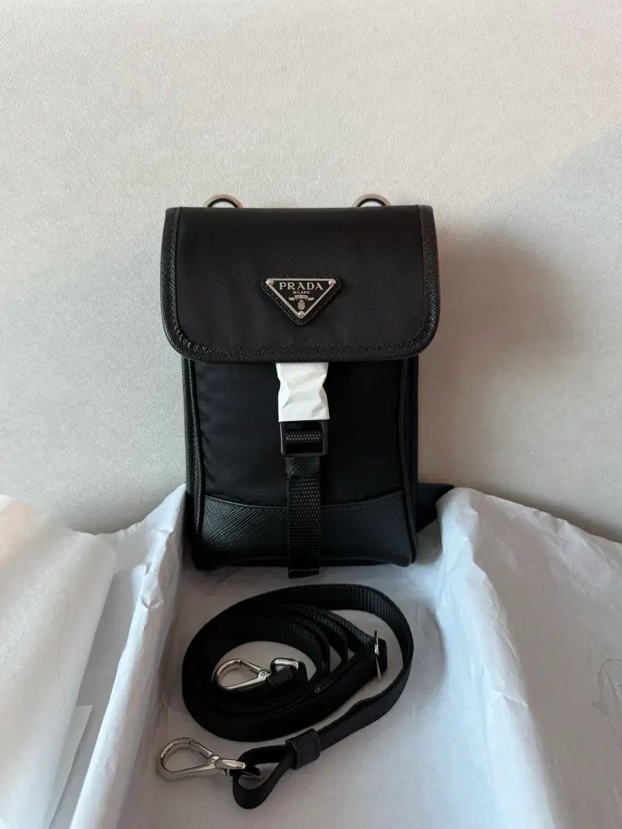 PRADA プラダ ナイロン スマートフォンケース スマホケース 携帯ホルダー バッグ ミニバック クロスバック