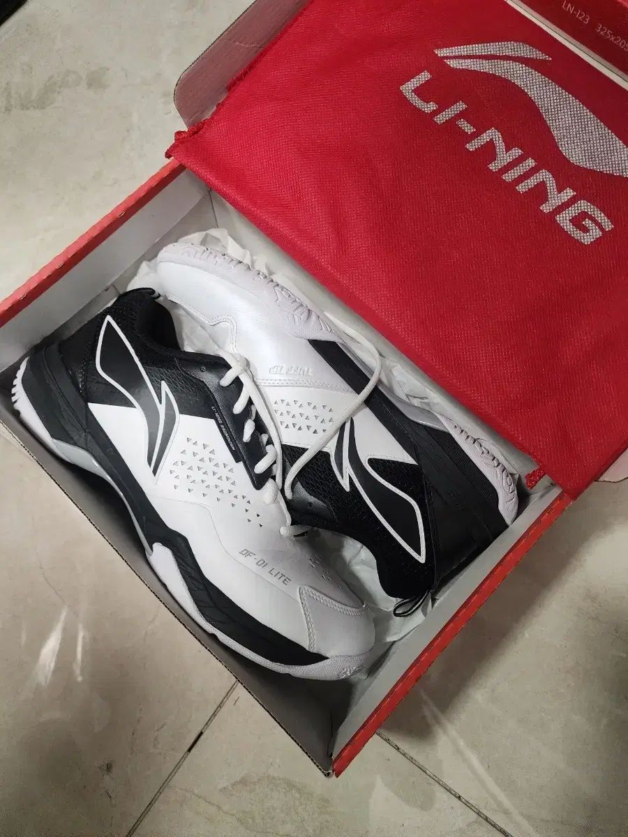 LI-NING バドミントンシューズ BLADE LIGHT 275mm