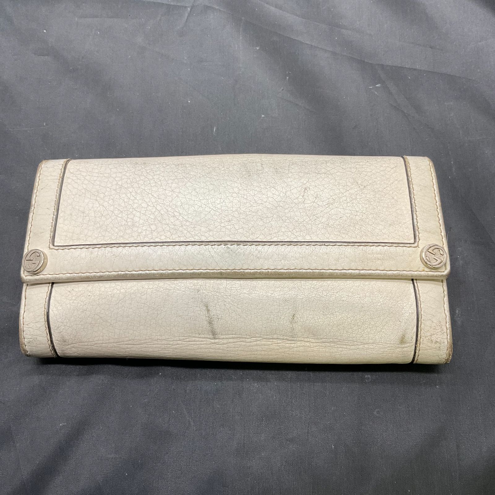 グッチ 　 長財布 白 B25030799
