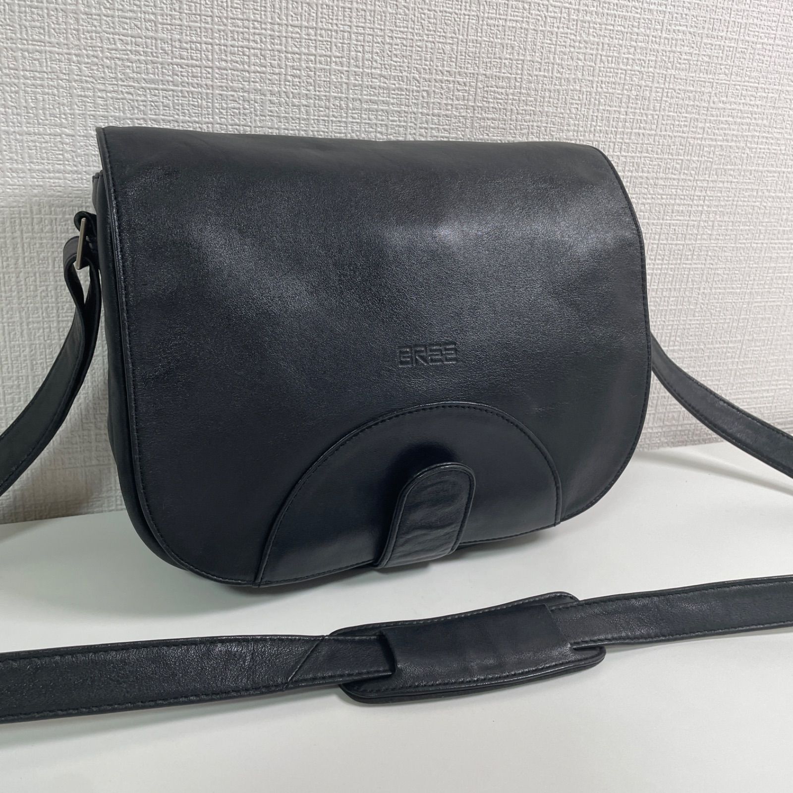 逸品】BREE ブリー ショルダーバッグ ブラック レザー - メルカリ
