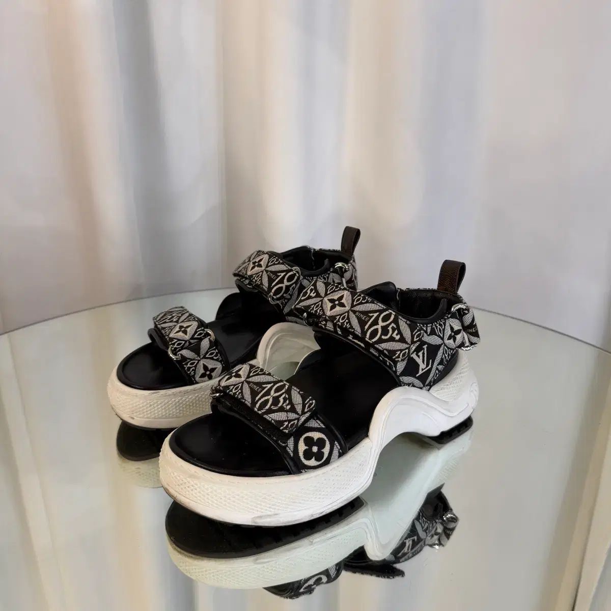 38サイズ Louis Vuitton ルイヴィトン 1854 モノグラム アーチライト サンダル