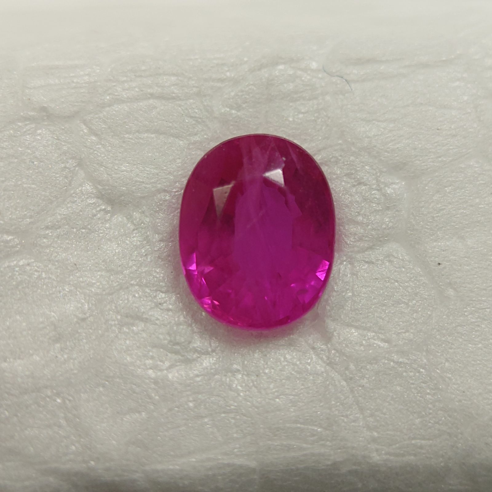 天然ルビー 0.53ct 約5.0mmｘ4.0mmｘ2.5ｍｍ ジュエリー外し r0031