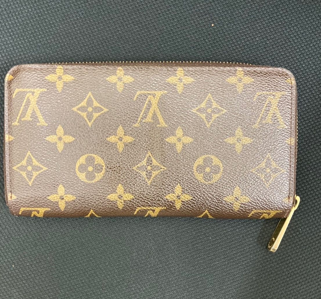 ルイヴィトン モノグラム ジッピーウォレット 長財布 ラウンドファスナー
