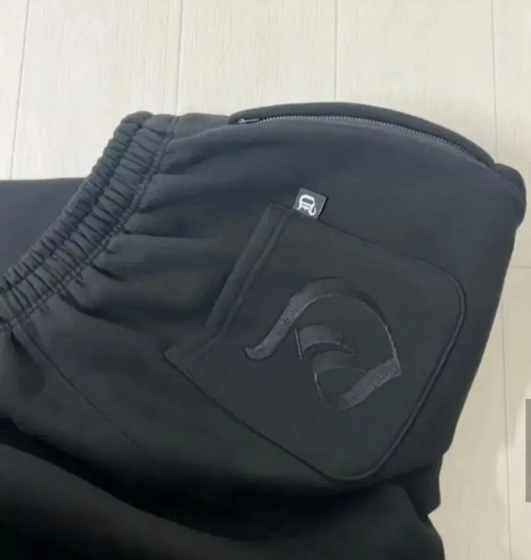 オドア モリー ジョガー パンツ ブラック