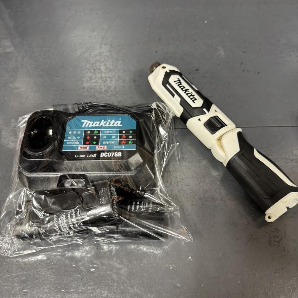 【中古】makita TD022DSHX 7.2V充電式インパクト（バッテリー3つ付） 13,900円