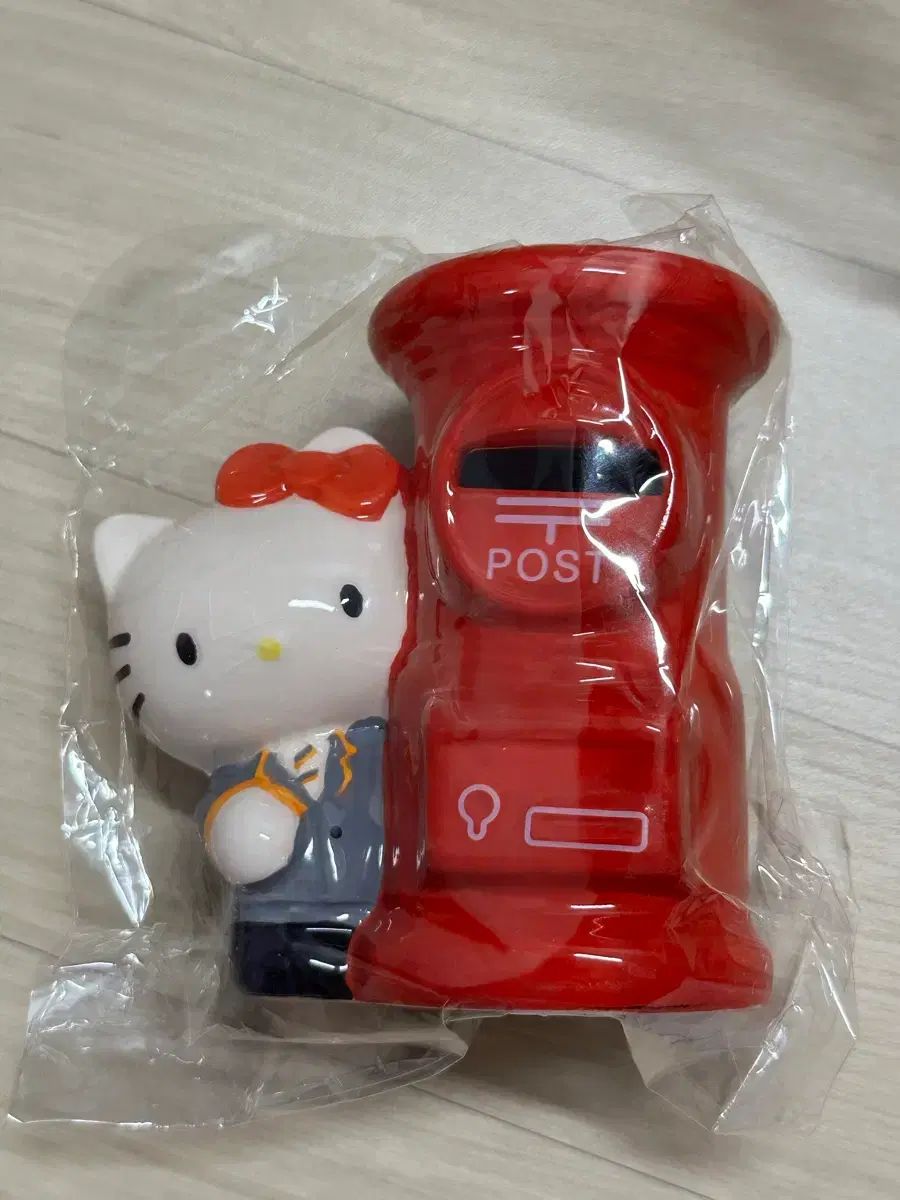 正規品 未開封 新品) 11年製 Sanrio 懐かしい HELLO KITTY 郵便貯金箱 6,089円