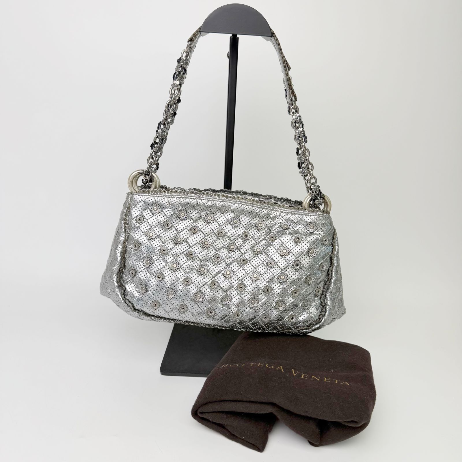 ボッテガ ヴェネタ イントレチャート レザー ポーチ シルバー 中古】BOTTEGA VENETA ボッテガヴェネタ イントレチャート