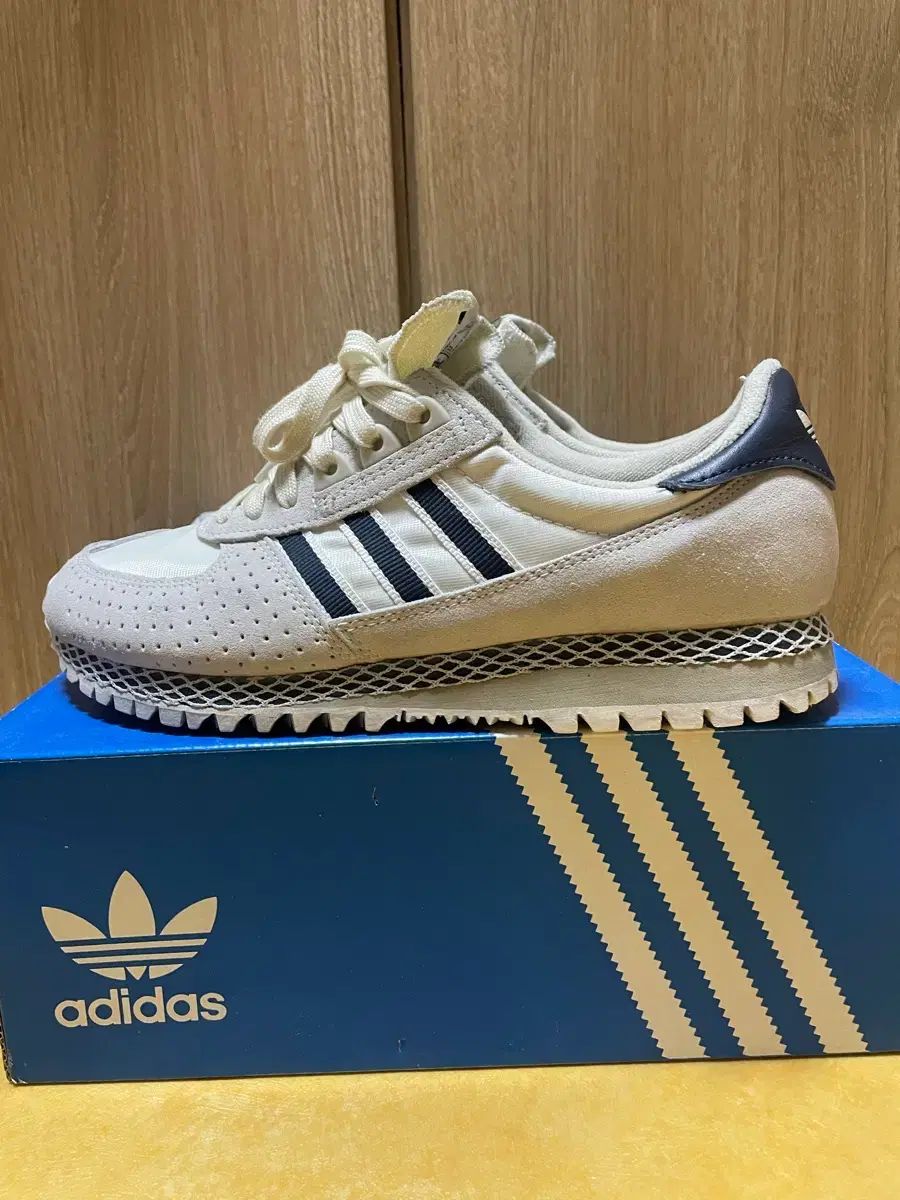 アディダス シティマラソン 245 12,029円