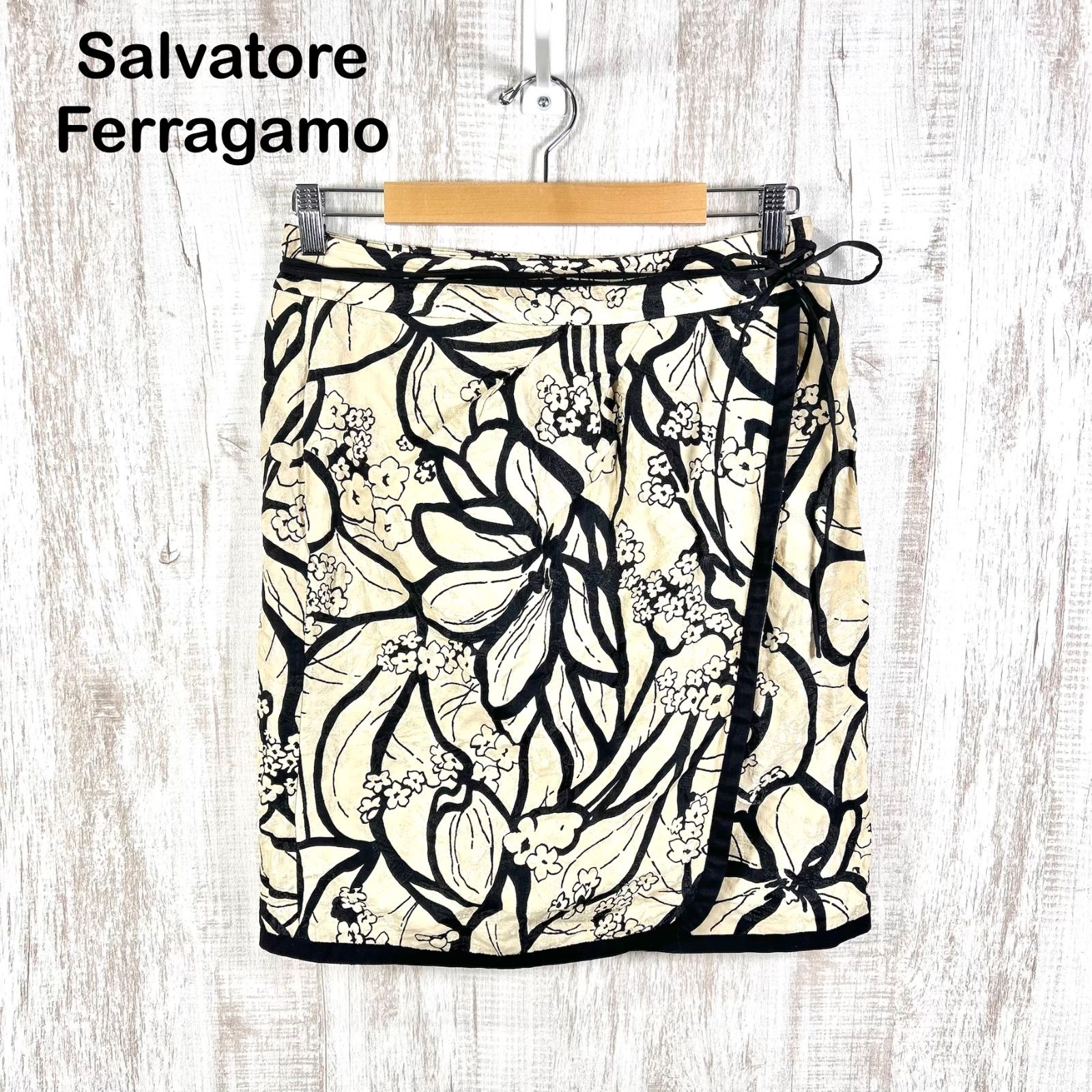 Salvatore Ferragamo サルヴァトーレフェラガモ 花柄 ジャガード ラップスカート ベージュ