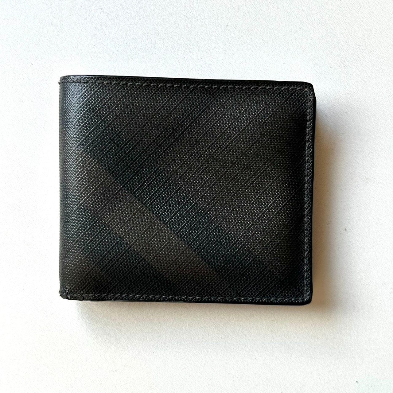 バーバリー　BURBERRY 二つ折り財布　シャドーチェック　ダークブラウン 15,000円
