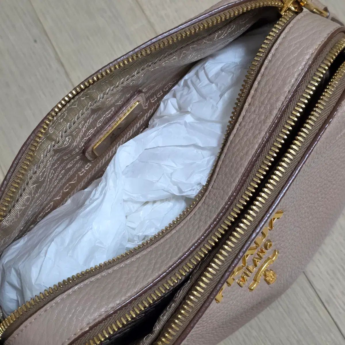 プラダ 正規品 ビテロフィニックス トゥジッパー クロスバック - メルカリ