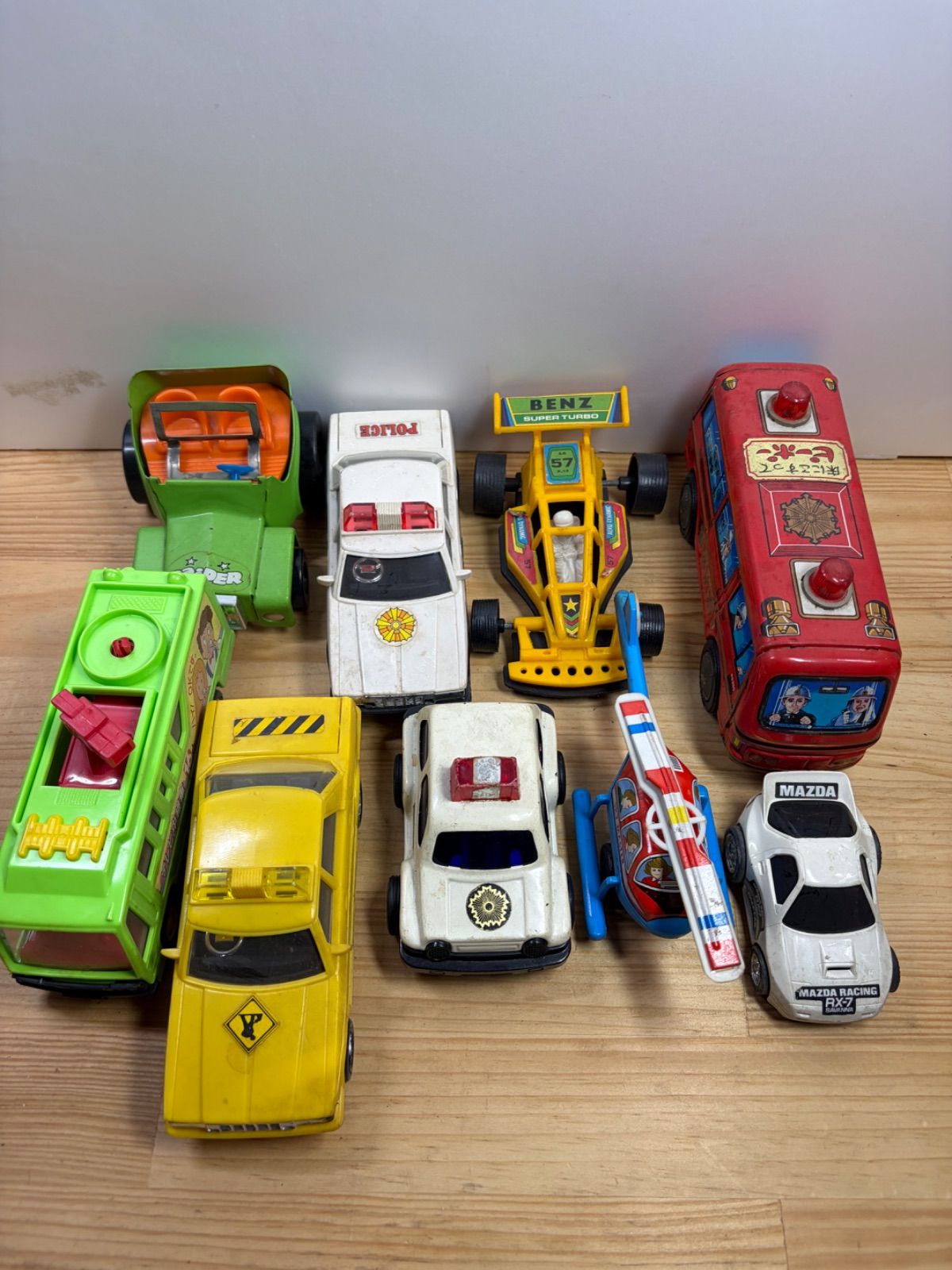 パトカー　救急車など　ミニカーセット