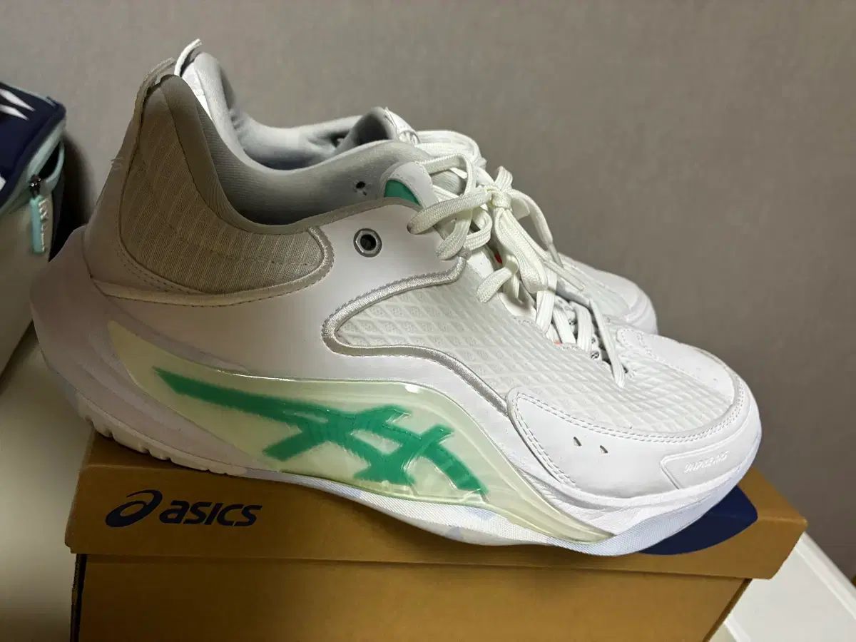 アシックス アンプレアクスタ3