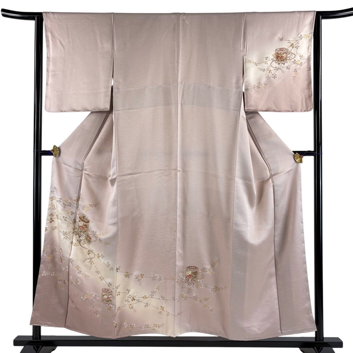 付下げ 身丈154cm 裄丈63cm S 袷 貝桶 牡丹 相良刺繍 螺鈿 薄ピンク 正絹 名品 【中古】