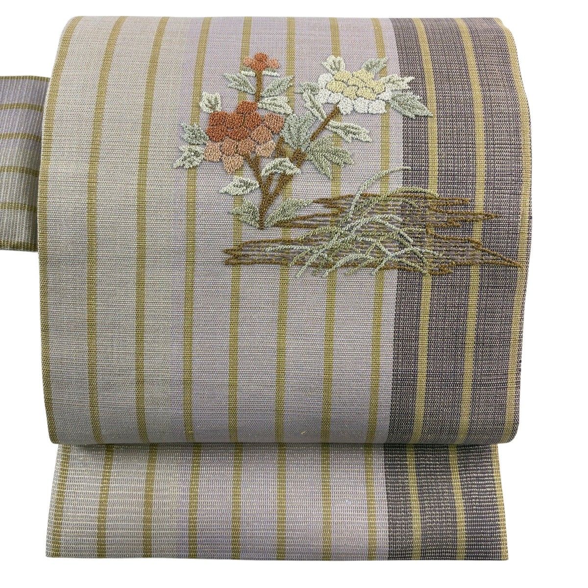【美品】 名古屋帯 秀品 夏帯 縞 牡丹 金糸 相良刺繍 薄紫 正絹 【中古】