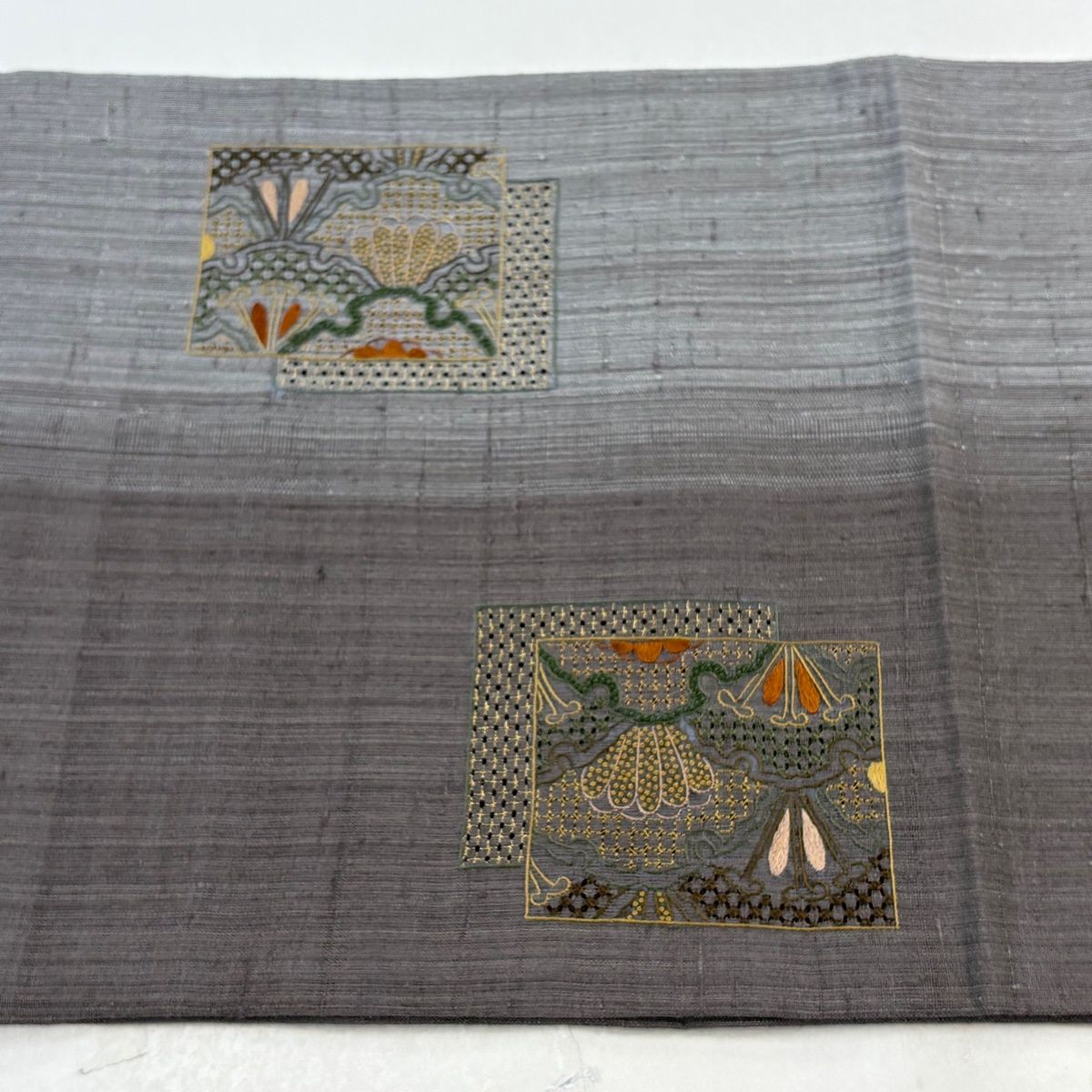 【美品】 開き名古屋帯 秀品 紬地 雪輪青海波 縞 刺繍 金糸 灰茶 正絹 【中古】