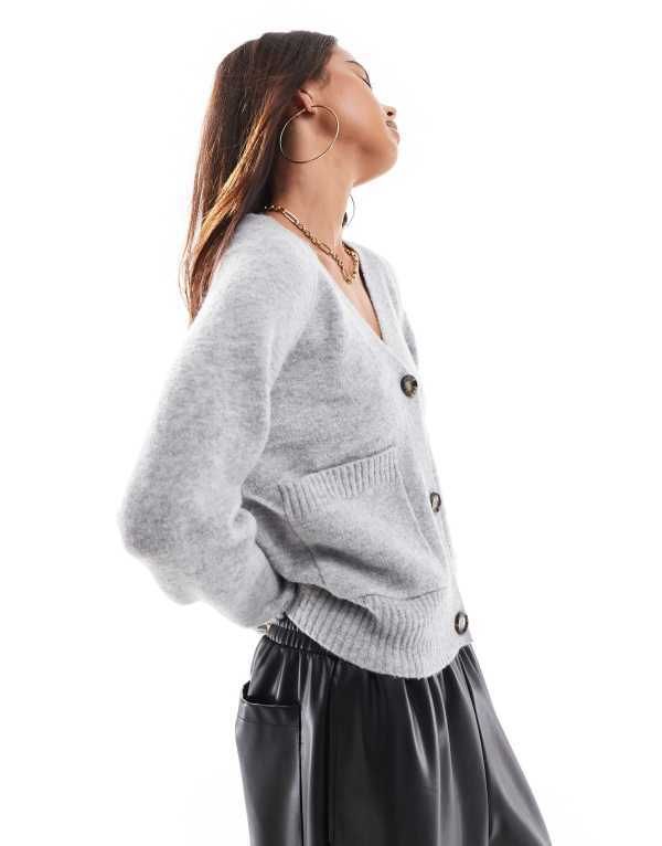 ヴェロモーダ レディース アウター カーディガン ニット Vero Moda boxy knitted cardigan with pockets in light Light Gray グレー