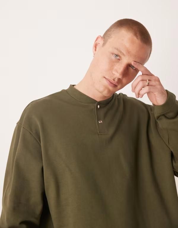 エイソス メンズ アウター パーカー・スウェット スウェット シャツ ASOS DESIGN oversized sweatshirt with buttonup collar Ivy green グ