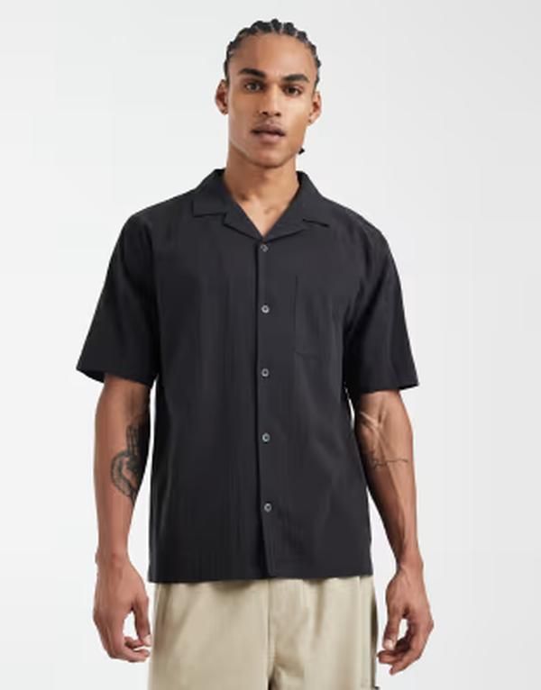 コットンオン メンズ トップス シャツ Cotton Riveria short sleeve shirt in faded Black ブラック