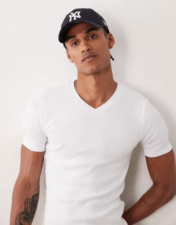 エイソス メンズ トップス Tシャツ Vネック ASOS DESIGN muscle fitshirt with Vneck rib WHITE ホワイト