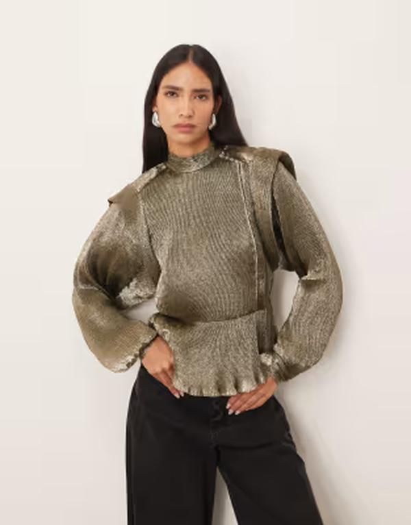 アレンジ レディース トップス シャツ トール ブラウス ARRANGE metallic pleat shoulder pad blouse in antique Gold ゴールド