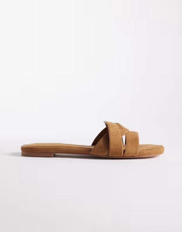 シミー ワイドフィット レディース シューズ サンダル スエード Simmi Wide Fit Simmi London Wide Fit Jade flat sandals in tan suede