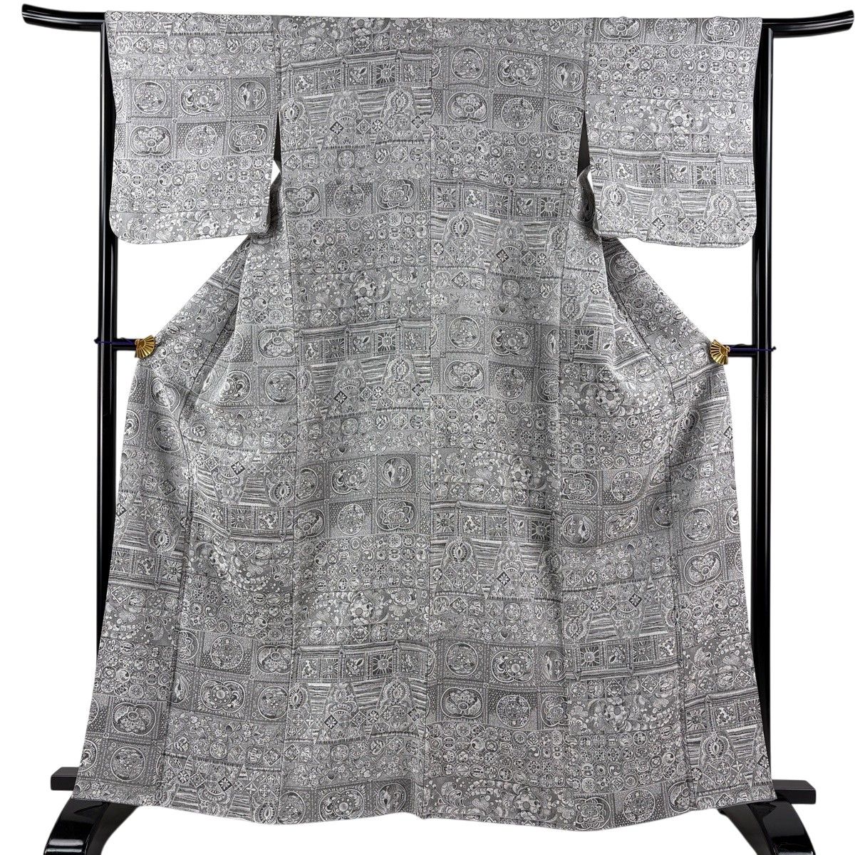 【美品】 小紋 身丈164cm 裄丈65cm M 袷 紋意匠 草花 宝尽くし 灰色 正絹 逸品 【中古】