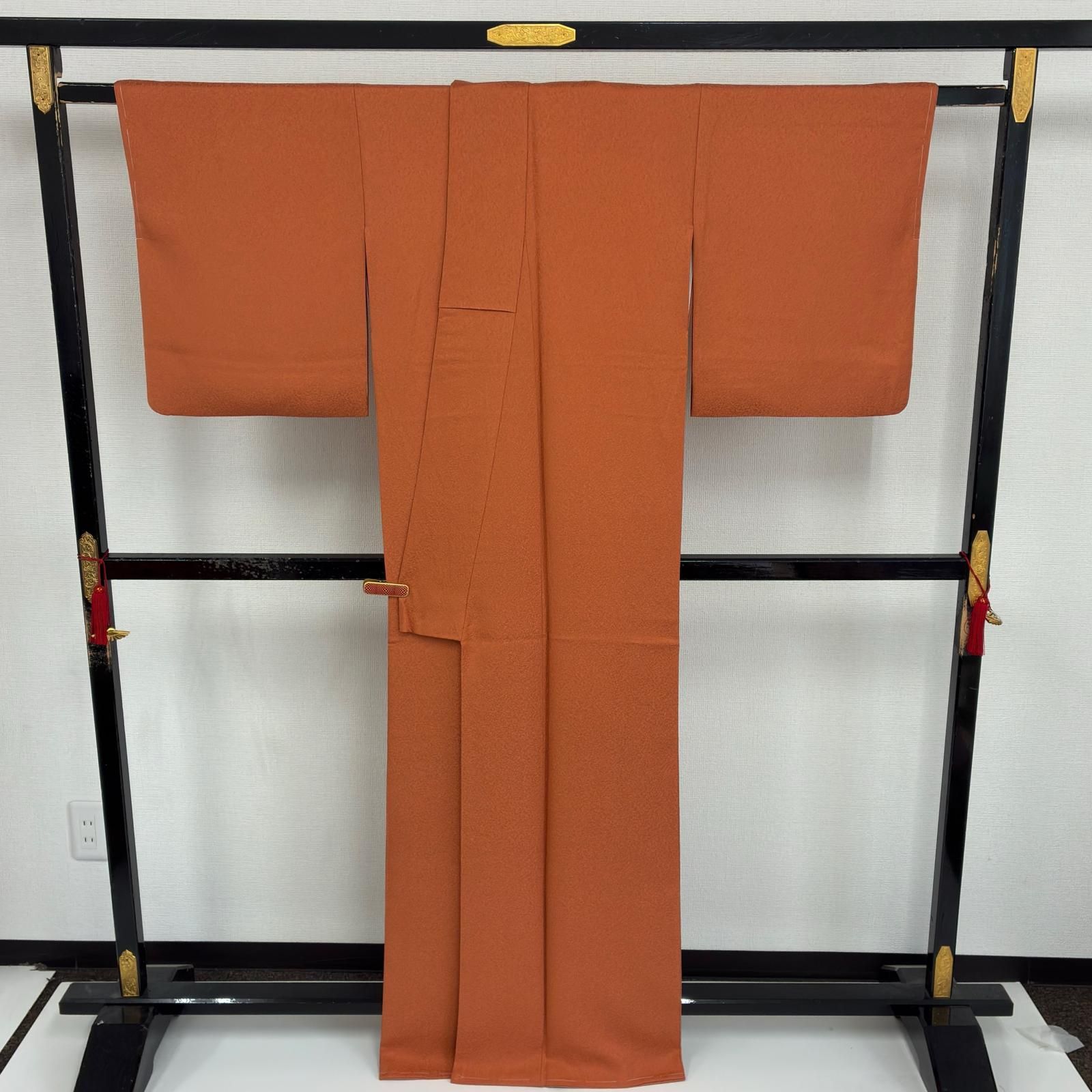 色無地 正絹 裄66.5 作家物 一つ紋 しつけ糸 地模様 袷 着物 MK-7567