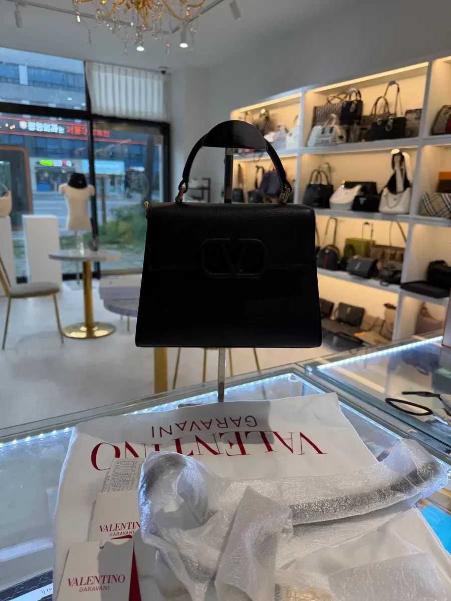 保管のみの商品 Valentino トップハンドル バッグ
