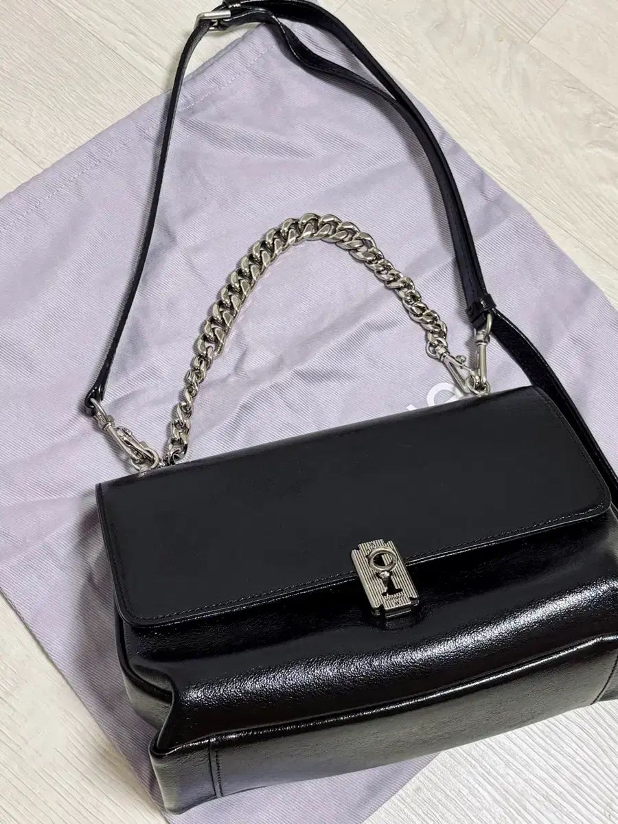 vunque バケット ショルダーバッグ スモール ブラック
