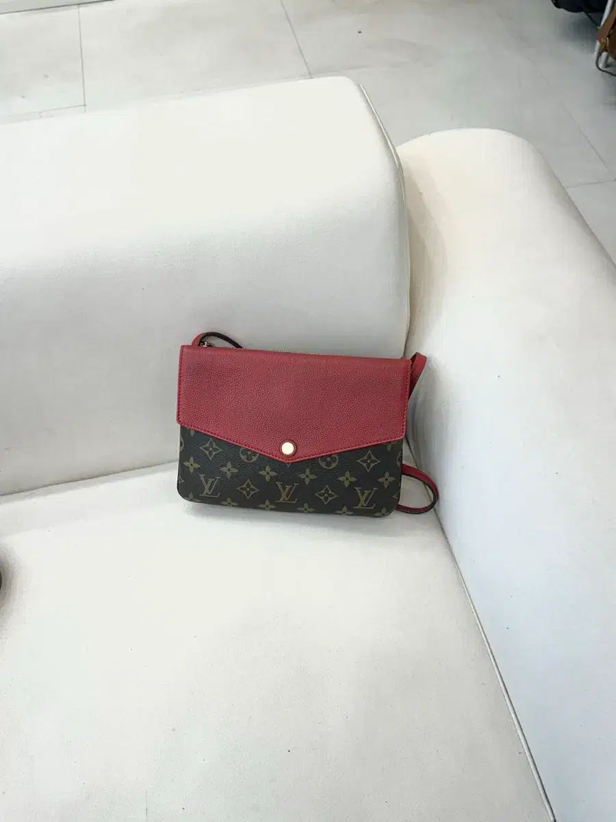 ルイヴィトン モノグラム TWICE（トゥワイス） クロスバック (正規品) 89,019円