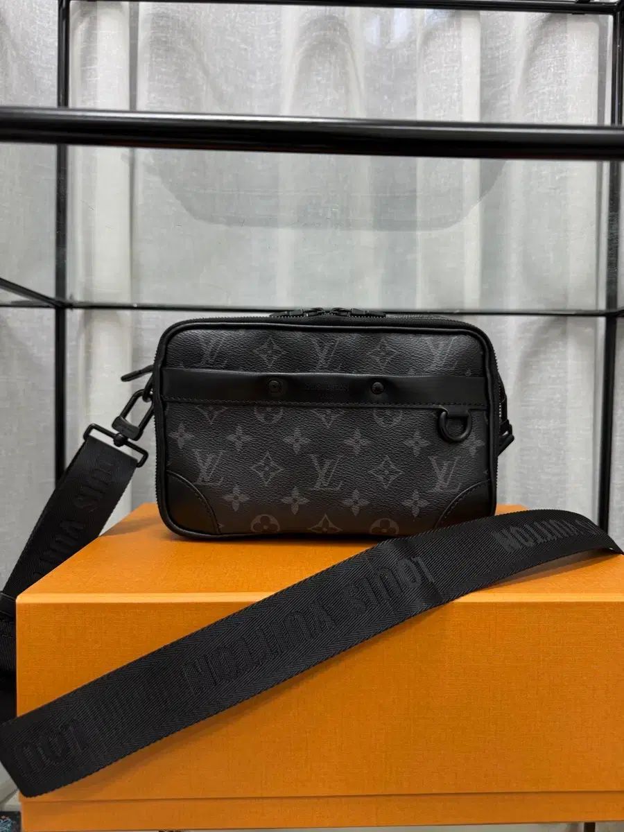 Louis Vuitton アルファメッセンジャー