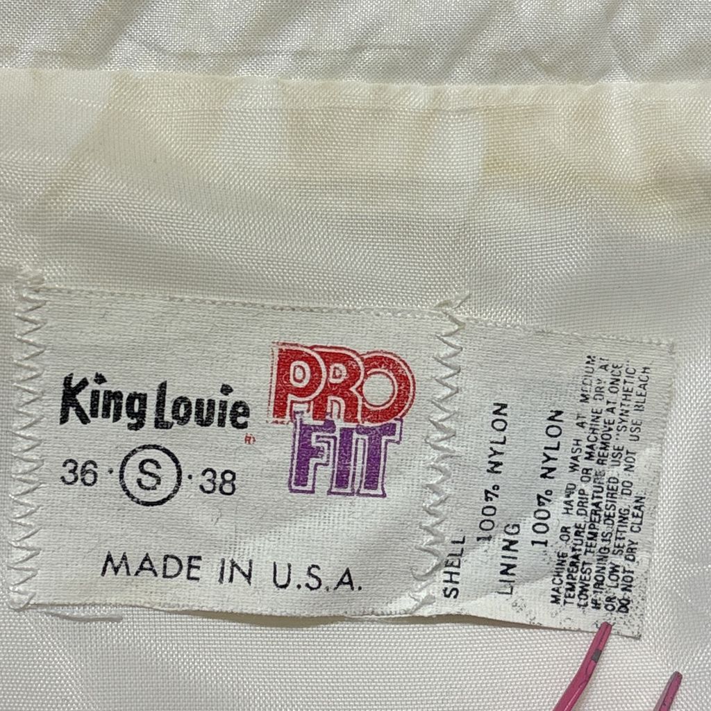 https://assets.mercari-shops-static.com/-/large/plain/2JUk4DifW29QrHVVYJcmHv.jpg@jpg