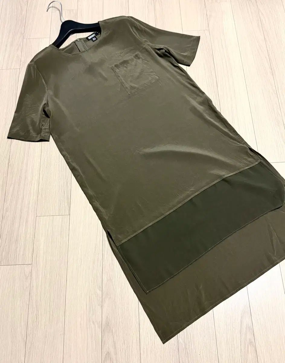 DKNY ディーケーエヌワイ シルク 半袖 ミニ ONE PIECE カーキ 夏 ポケット ブラウス Tシャツ 裾 シースルー シフォン バイカラー 10,506円