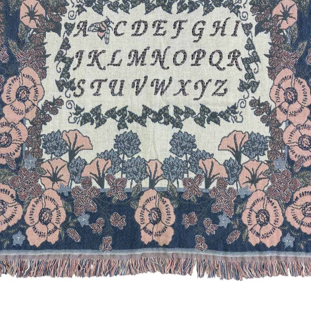 vintageラグ カーペット アサガオ アルファベット 1883 vintageラグ カーペット アサガオ アルファベット 1883 - メルカリ