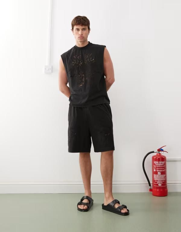 ウィークデイ メンズ ボトムス ハーフパンツ・ショーツ ショートパンツ Weekday shorts with broderie anglaise detail in offblack part of