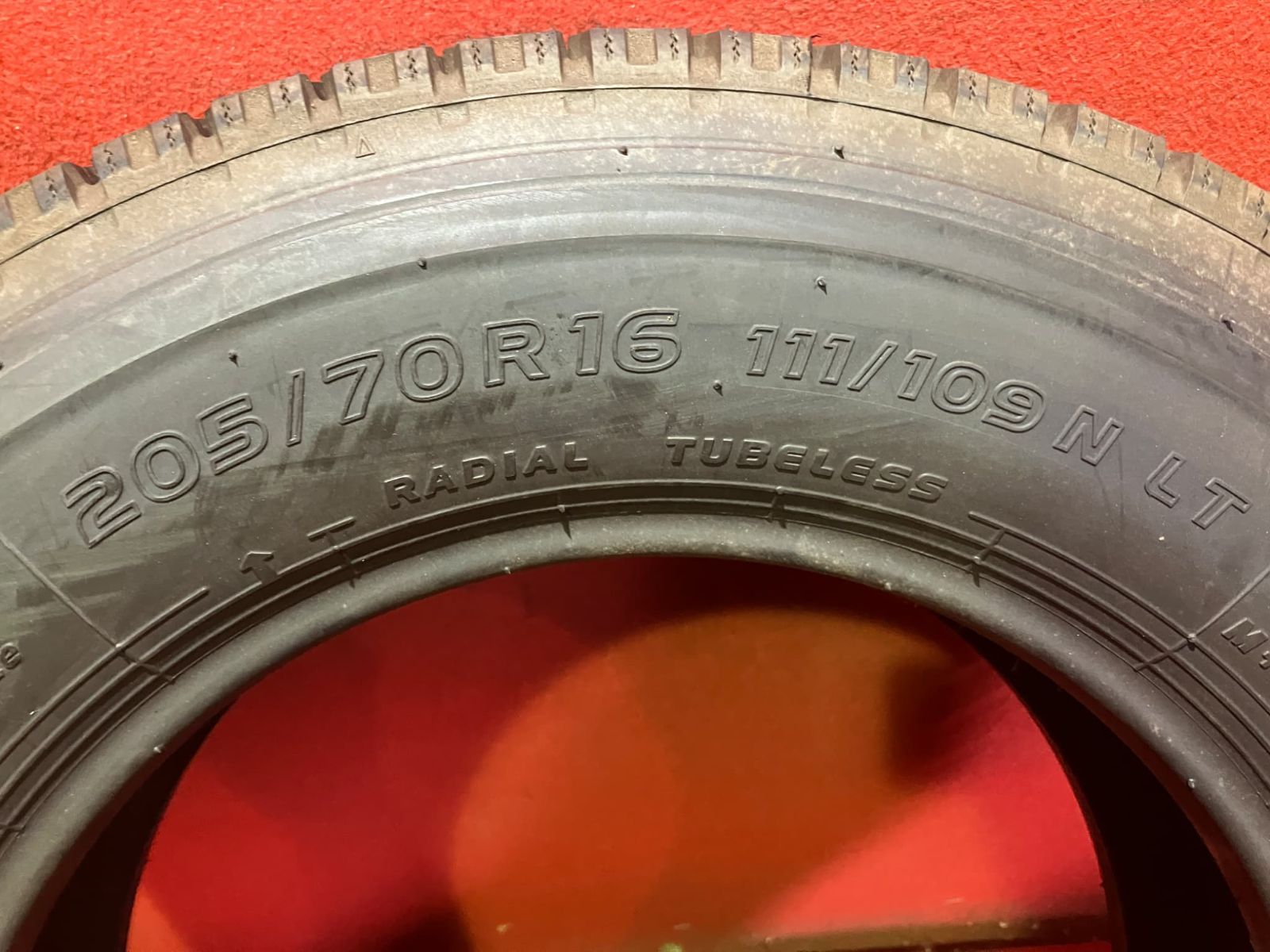 新古品 トラックスタッドレスタイヤ【205/70R16 111/109 TOYO M934】4